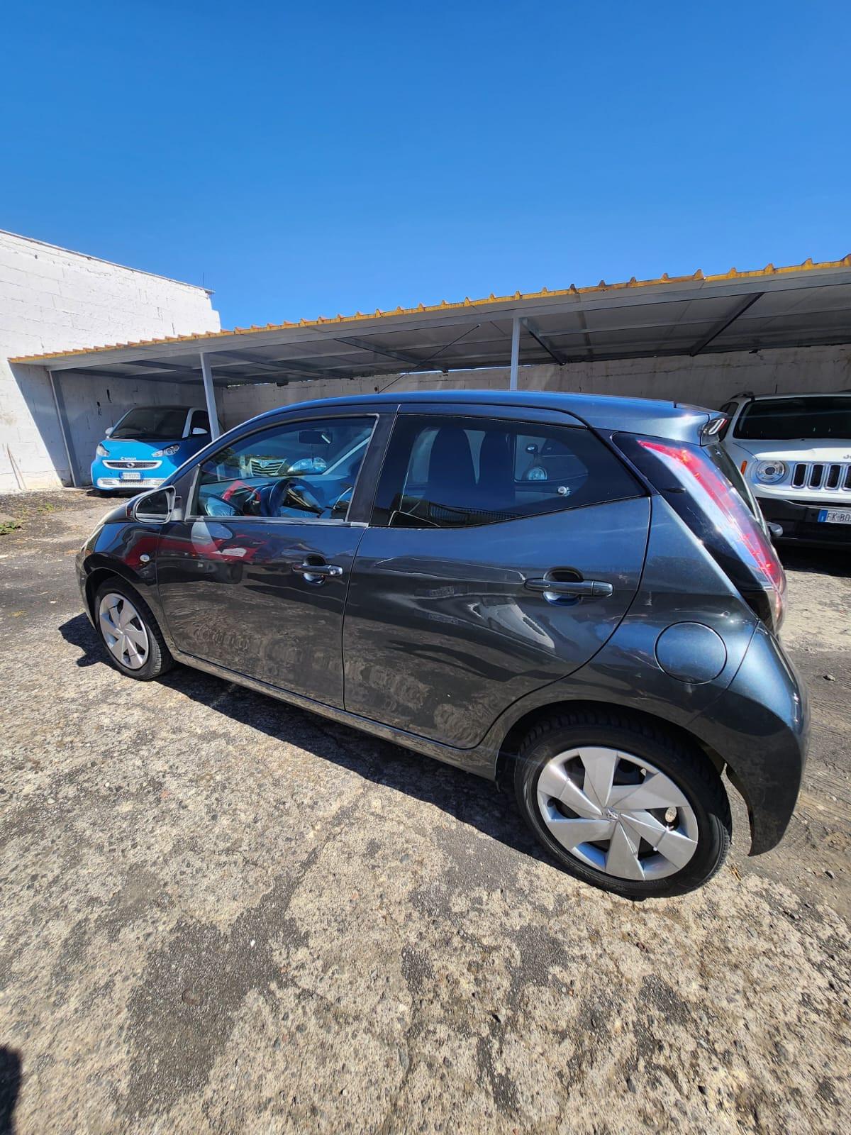 Toyota Aygo 1.0 VVT-i 69 CV 5 porte x-wave