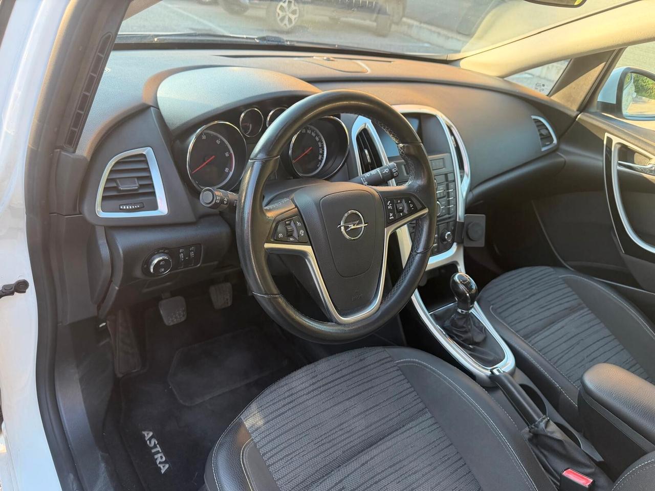 Opel Astra 1.7 CDTI - NEOPATENTATI - 12 MESI DI GARANZIA -