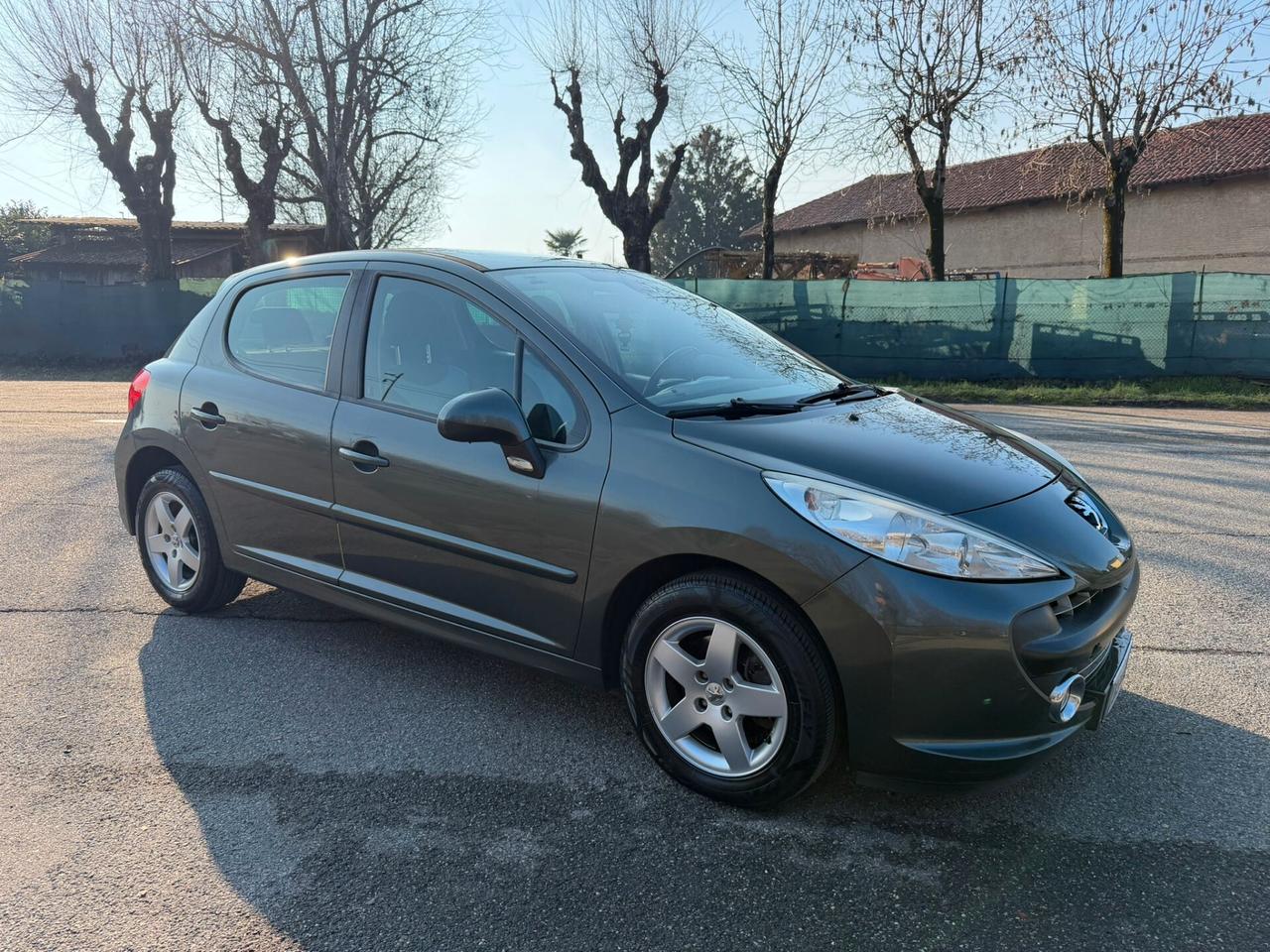 Peugeot 207 1.4 benzina