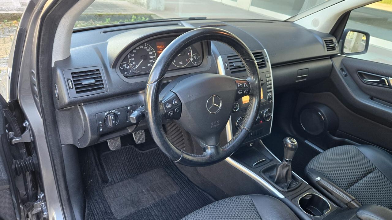 Mercedes-benz A 170 150 BlueEFFICIENCY Coupé Avantgarde
