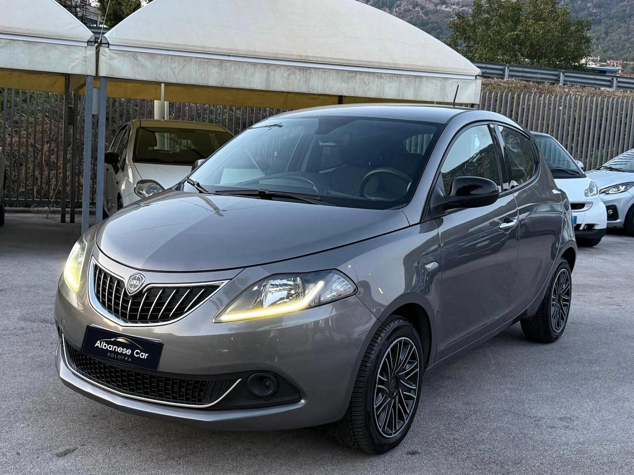 Lancia Ypsilon 1.0 FireFly S&S Hybrid Silver