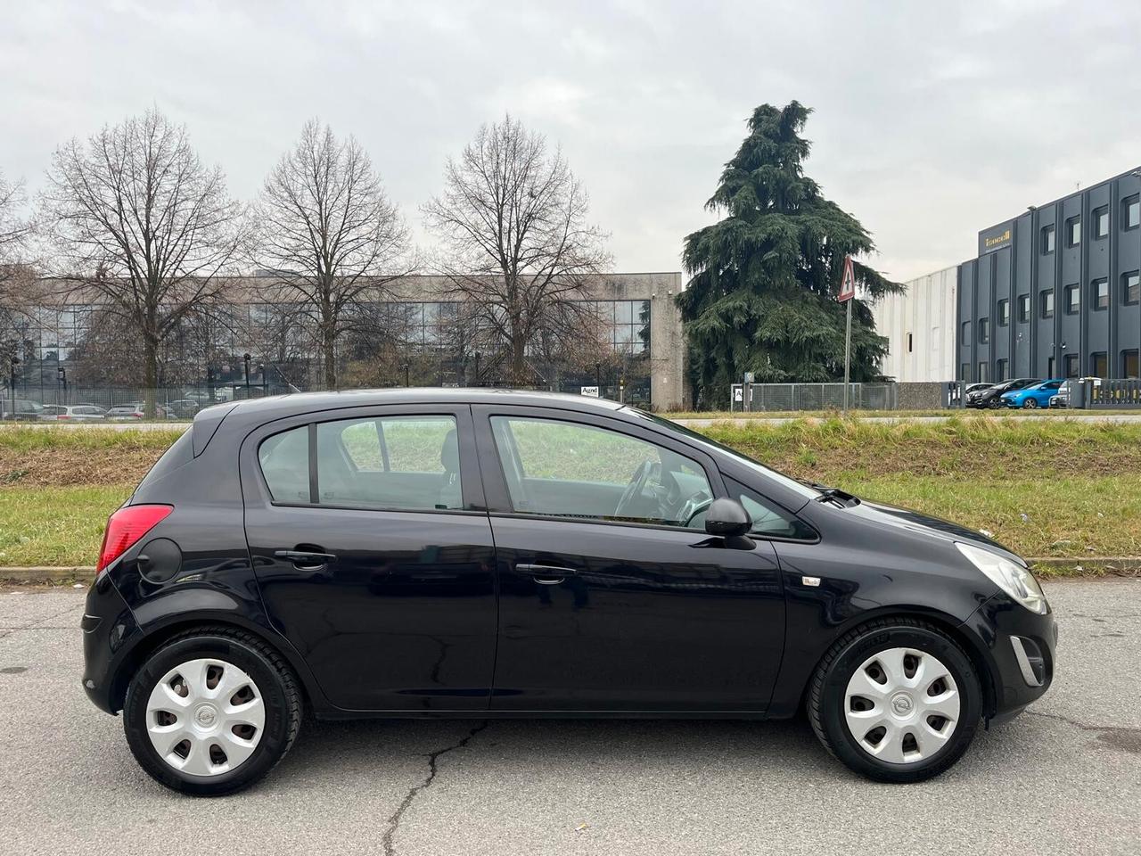 Opel Corsa 1.2 5 porte Club **NEOPATENTATI**
