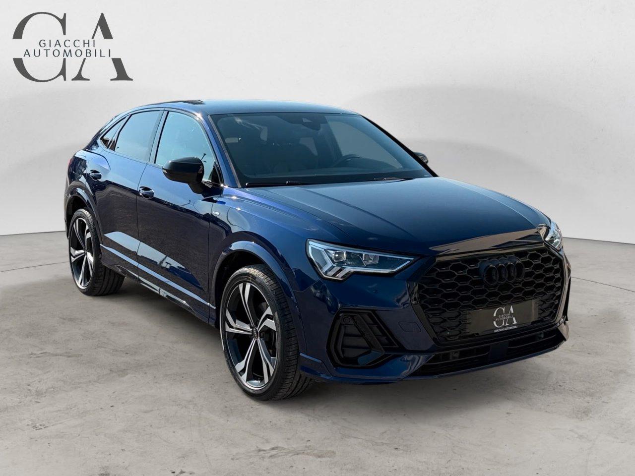 Audi Q3 Sportback 35 2.0 tdi Identity Black s-tronic