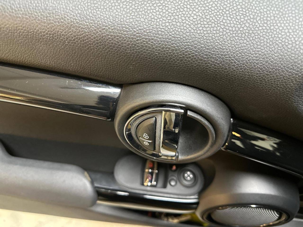 MINI Cooper SE Essential