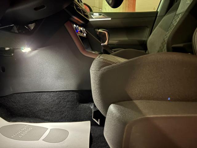 VOLKSWAGEN Taigo 1.0 TSI 110 CV DSG R-Line TETTO APR/PAN