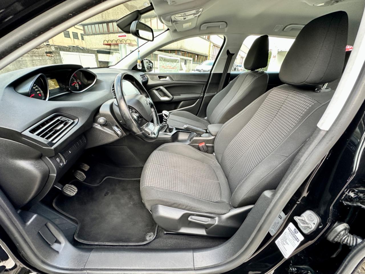 PEUGEOT 308 1.6HDi 2018 - 120CV ALLURE IMPECCABILE OK NEOPATENTATI IVA COMPRESA