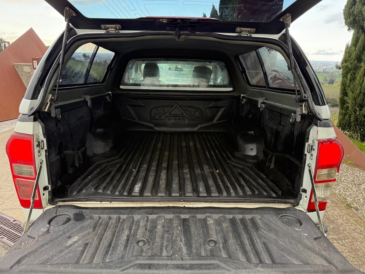 Isuzu D-Max 2.5 Crew Cab Solar Special 4WD