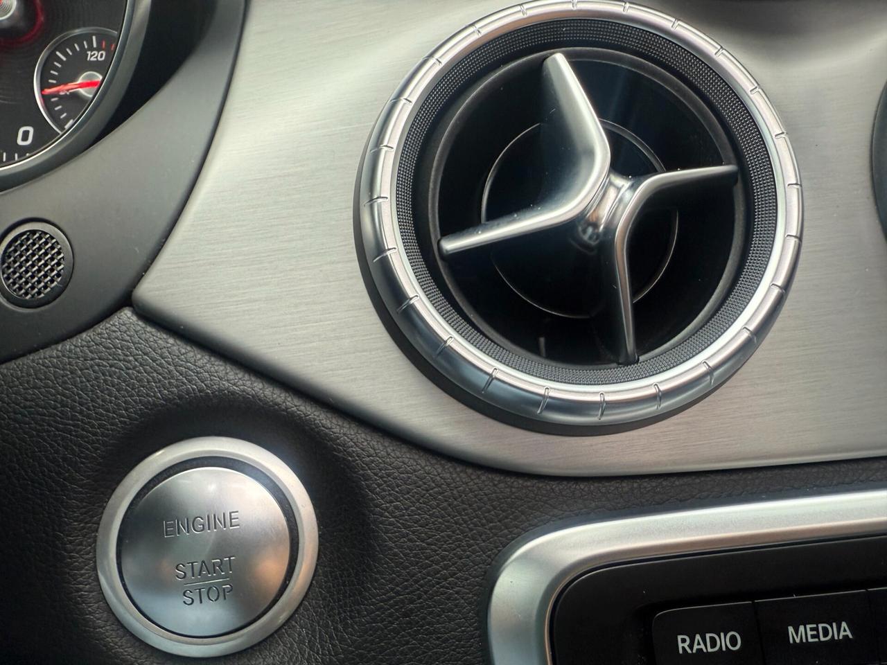 Mercedes-Benz CLA 220 d Premium 4matic auto AMG / TETTO PANORAMICO