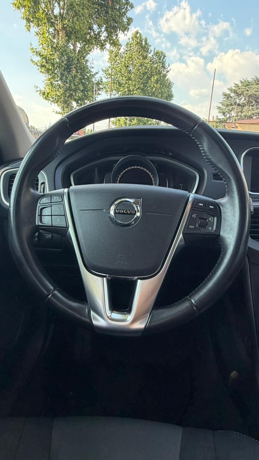 Volvo V40 D2 R-design