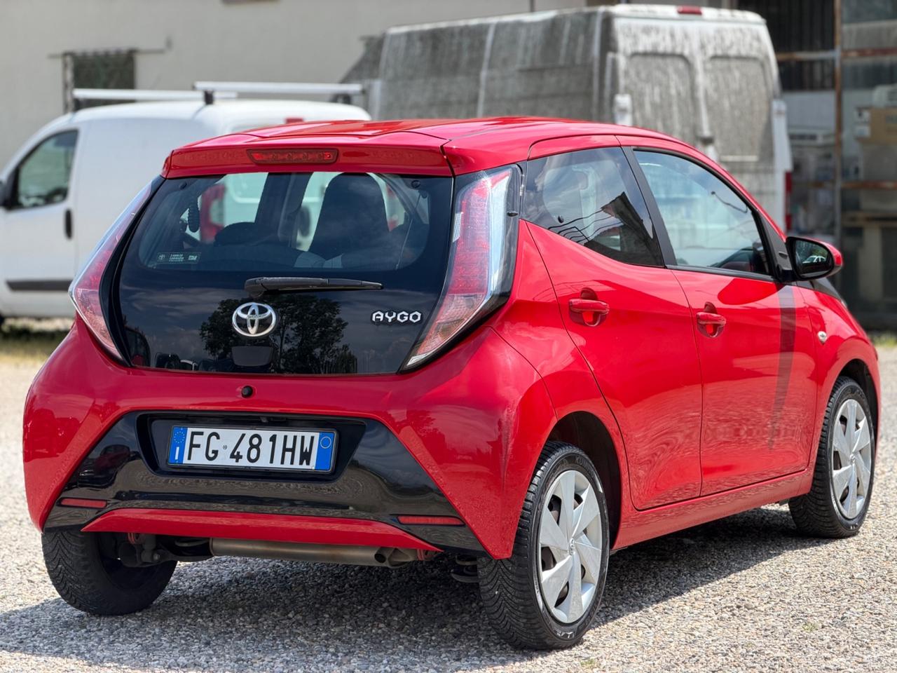 Toyota Aygo 1.0 VVT-i 69 CV 5 porte x-play