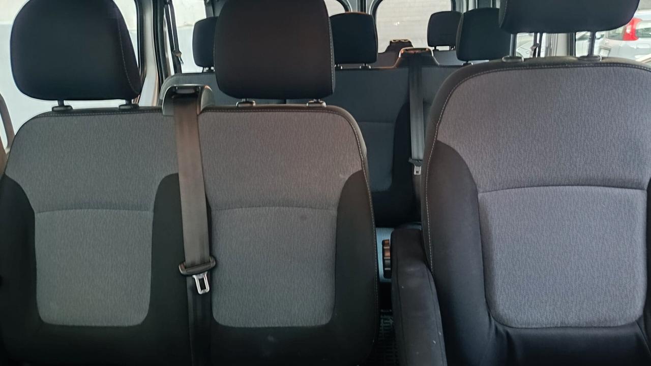 Opel Vivaro 1.7 CDti BITURBO S&S Kombi 9 posti con gancio traino
