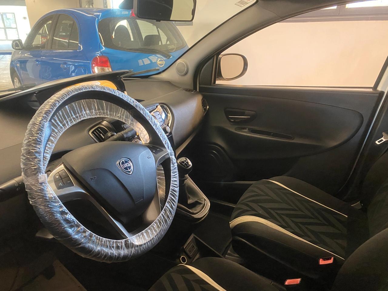 Lancia Ypsilon 1.2 69 CV 5 porte Gold