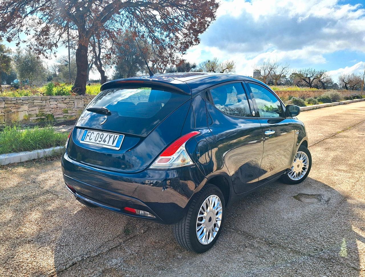 Lancia Ypsilon 1.2 69 CV 5 porte GPL Ecochic Gold