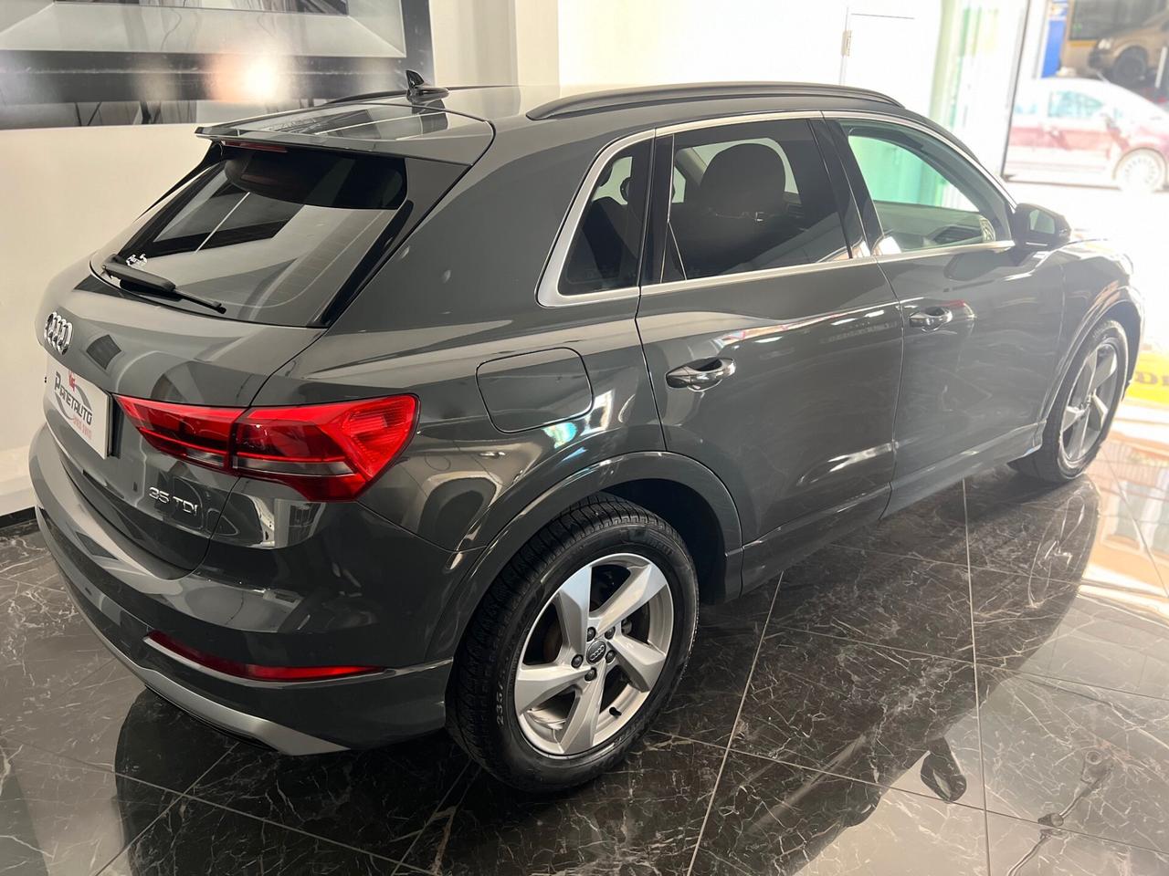 Audi Q3 35 2.0 tdi 150cv Business s-tronic LED/NAVI/18;