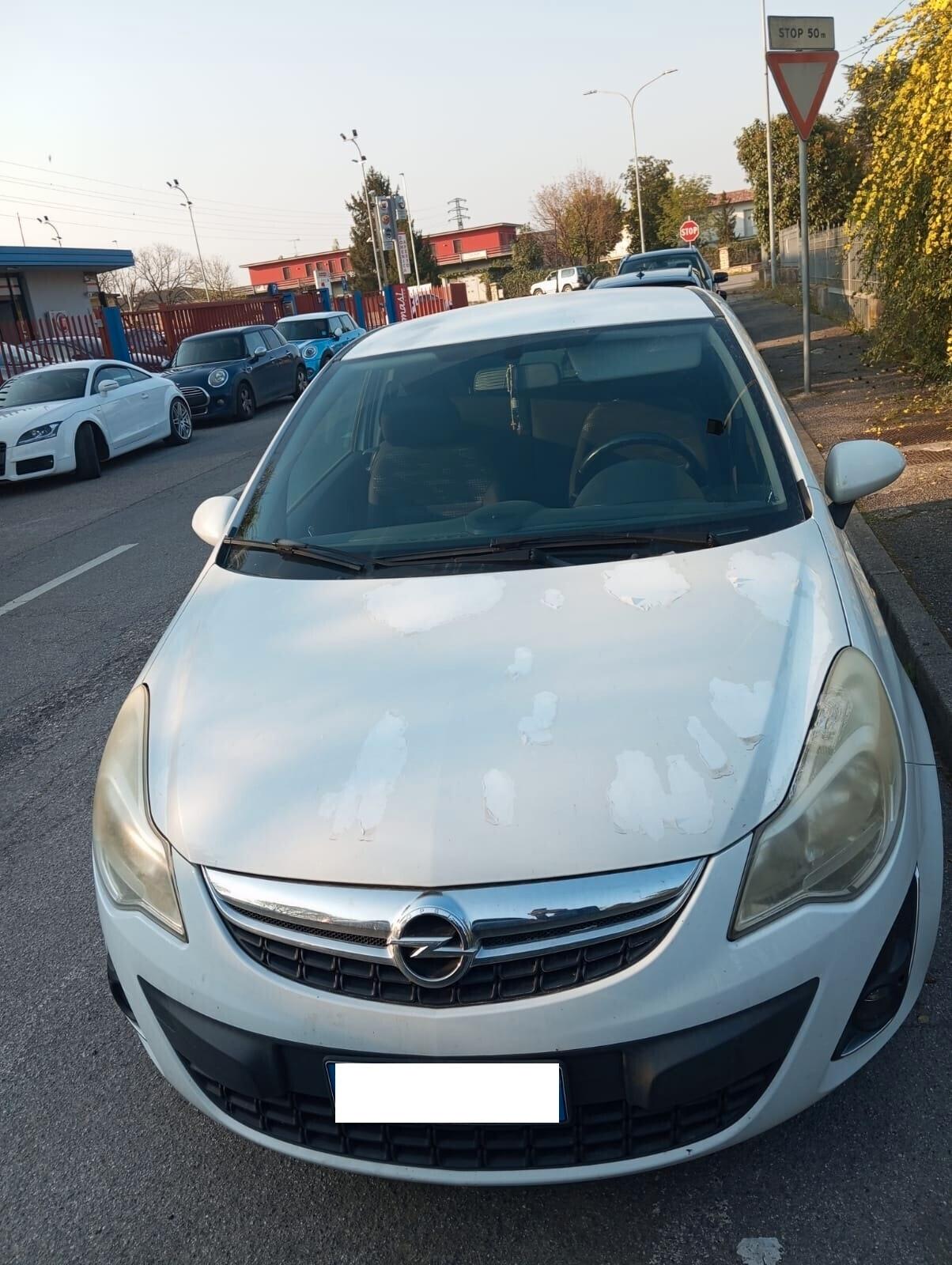 Opel Corsa 1.2 3 porte b-color
