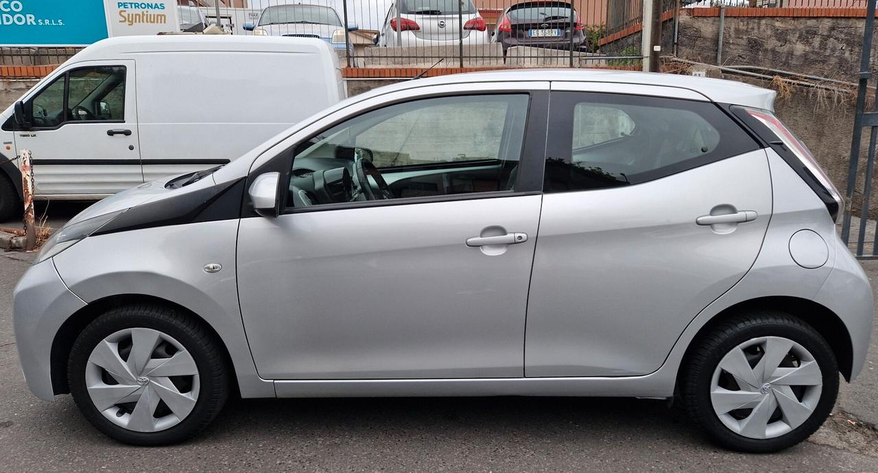 Toyota Aygo 1.0 VVT-i 69 CV 5 porte x-play