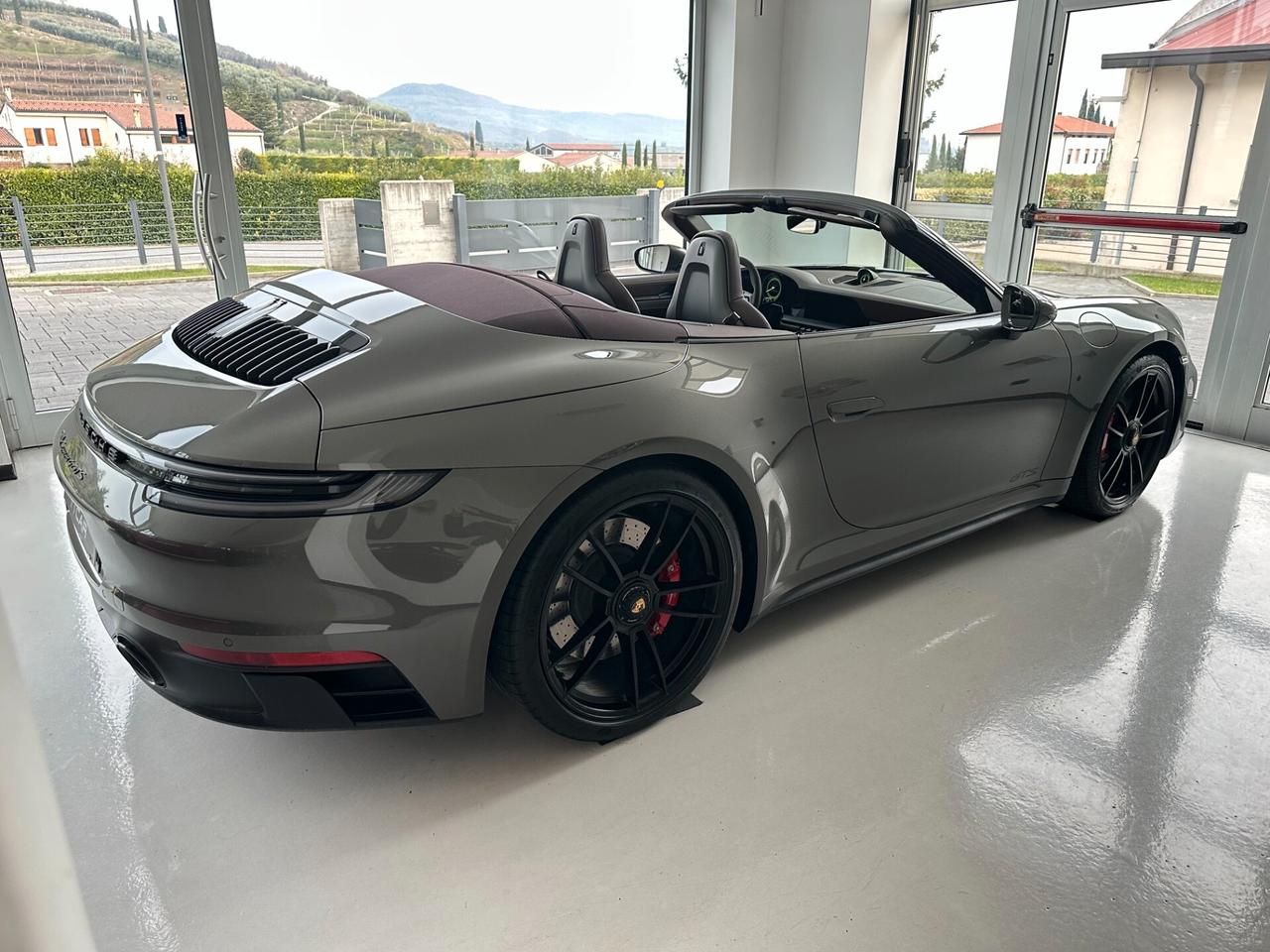 Porsche 911 Carrera 4 GTS Cabriolet