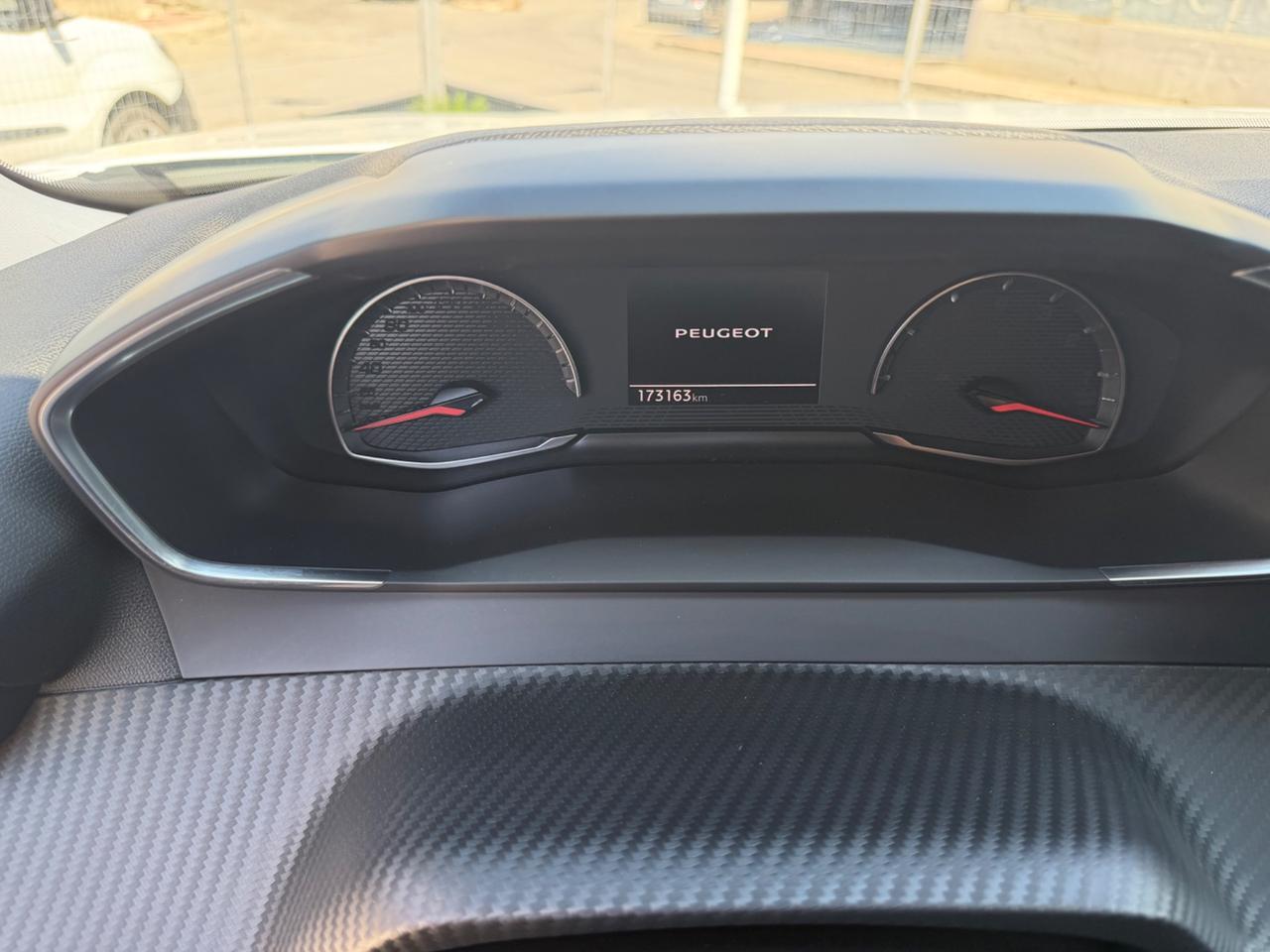 Peugeot 2008 BlueHDi 130 S&S EAT8 Allure
