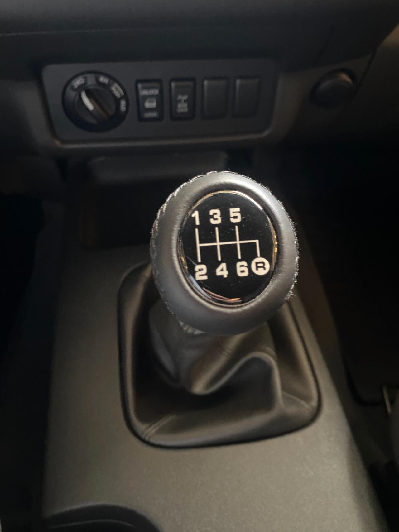 Nissan Navara 2.5 dCi 4 porte Double Cab LE awd
