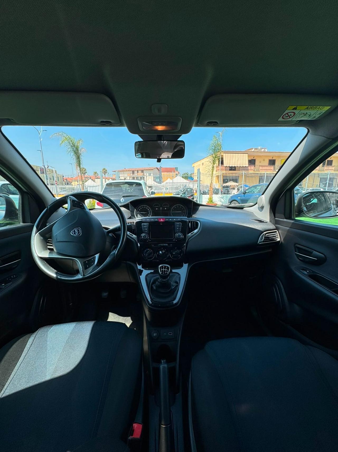 Lancia Ypsilon 1.0 FireFly 5 porte S&S Hybrid Ecochic Gold