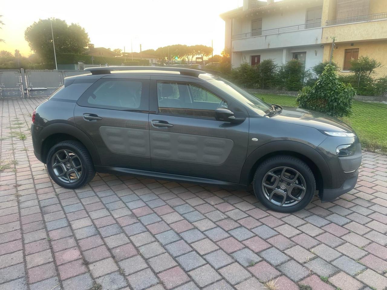 Citroen C4 Cactus BlueHDi 100 Shine