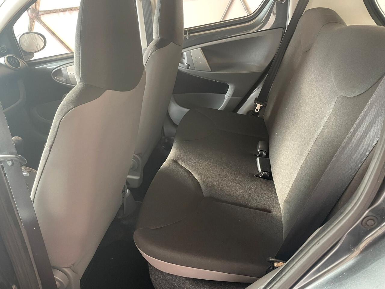 Toyota Aygo 1.0 VVT-i 69 CV 5 porte x-play