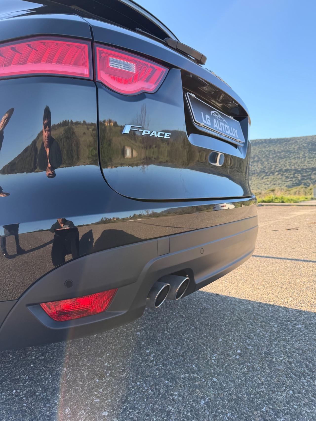 Jaguar F-Pace 2.0 D 180 CV AWD aut. Chequered Flag