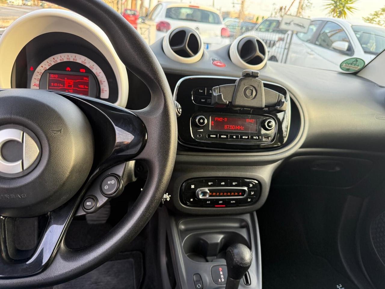Smart ForTwo 1.0 71cv Coupe Clima cambio Auto fari nuovi