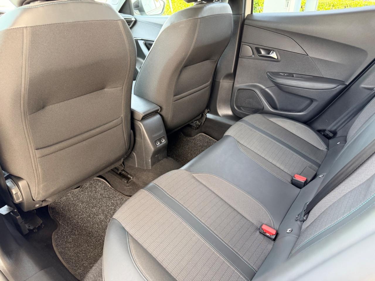 Peugeot 2008 BlueHDi 110 S&S Allure Pack