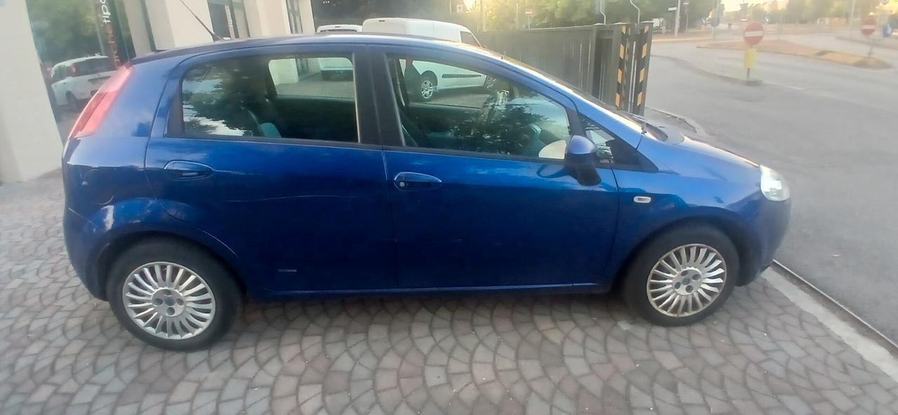 Pochi km grande Punto neopatentati