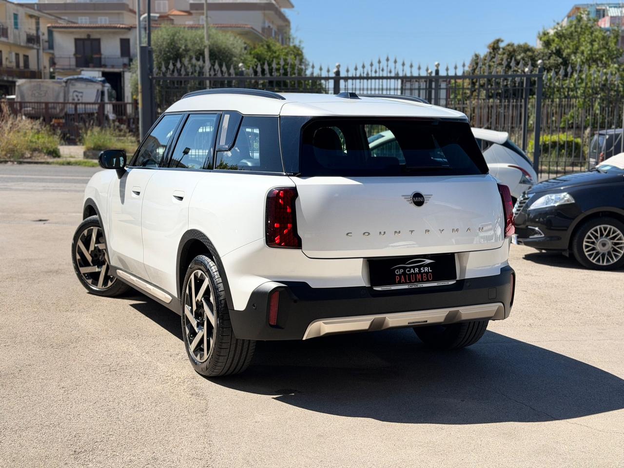 Mini Countryman Favoured 1.5 benzina/hybrida COME NUOVA