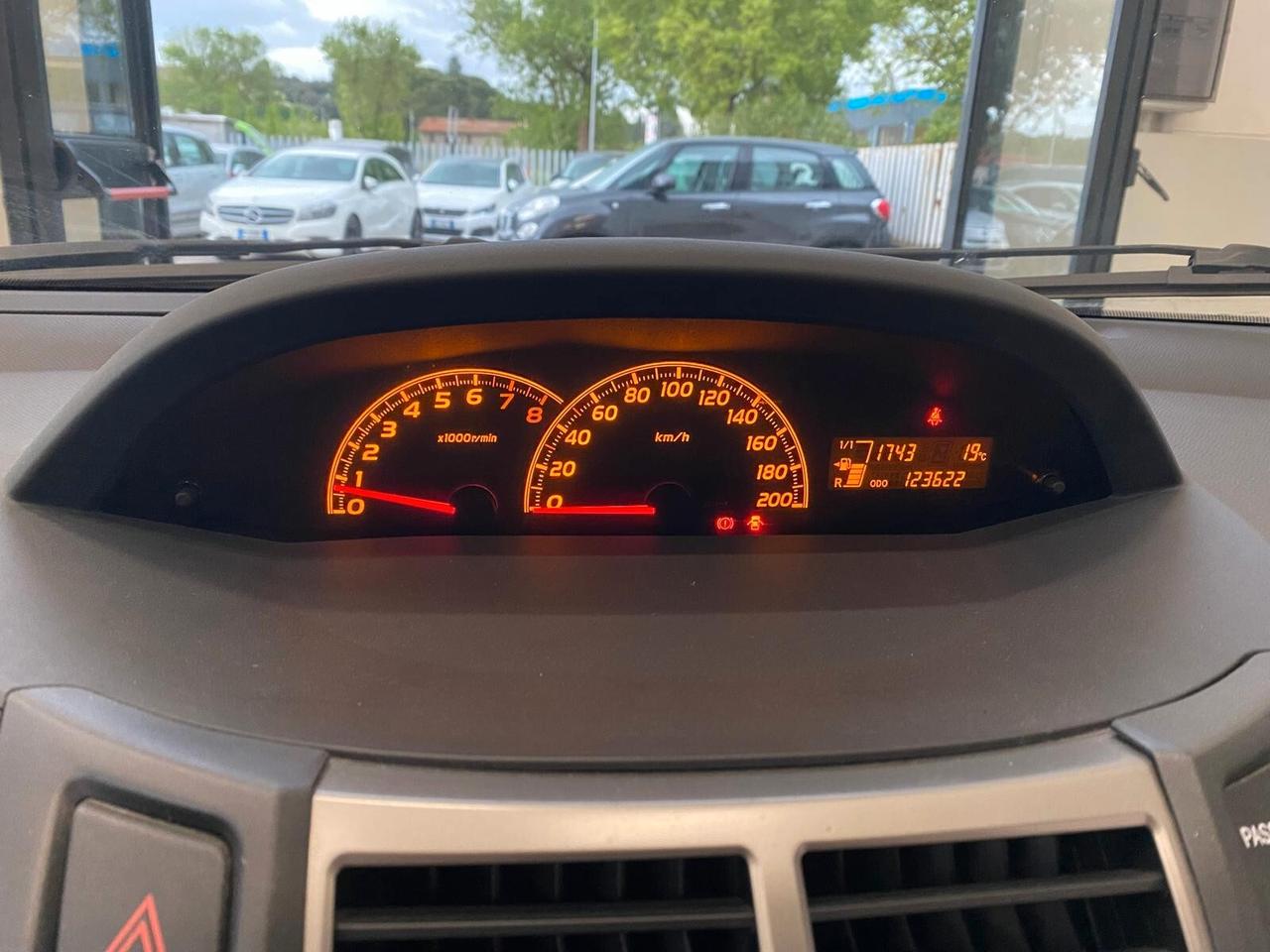 Toyota Yaris 1.0 5 porte Sol