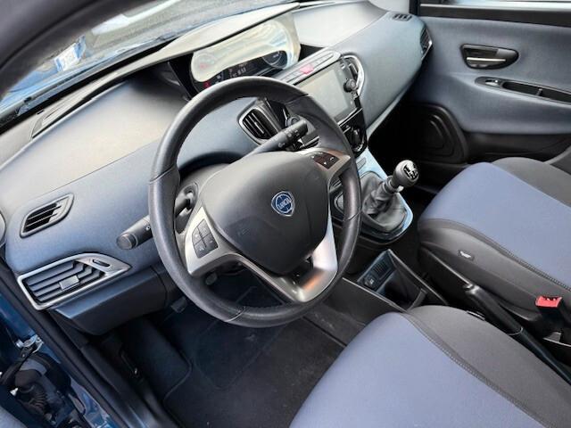 Lancia Ypsilon 1.0 FireFly 5 porte S&S Hybrid Ecochic Gold