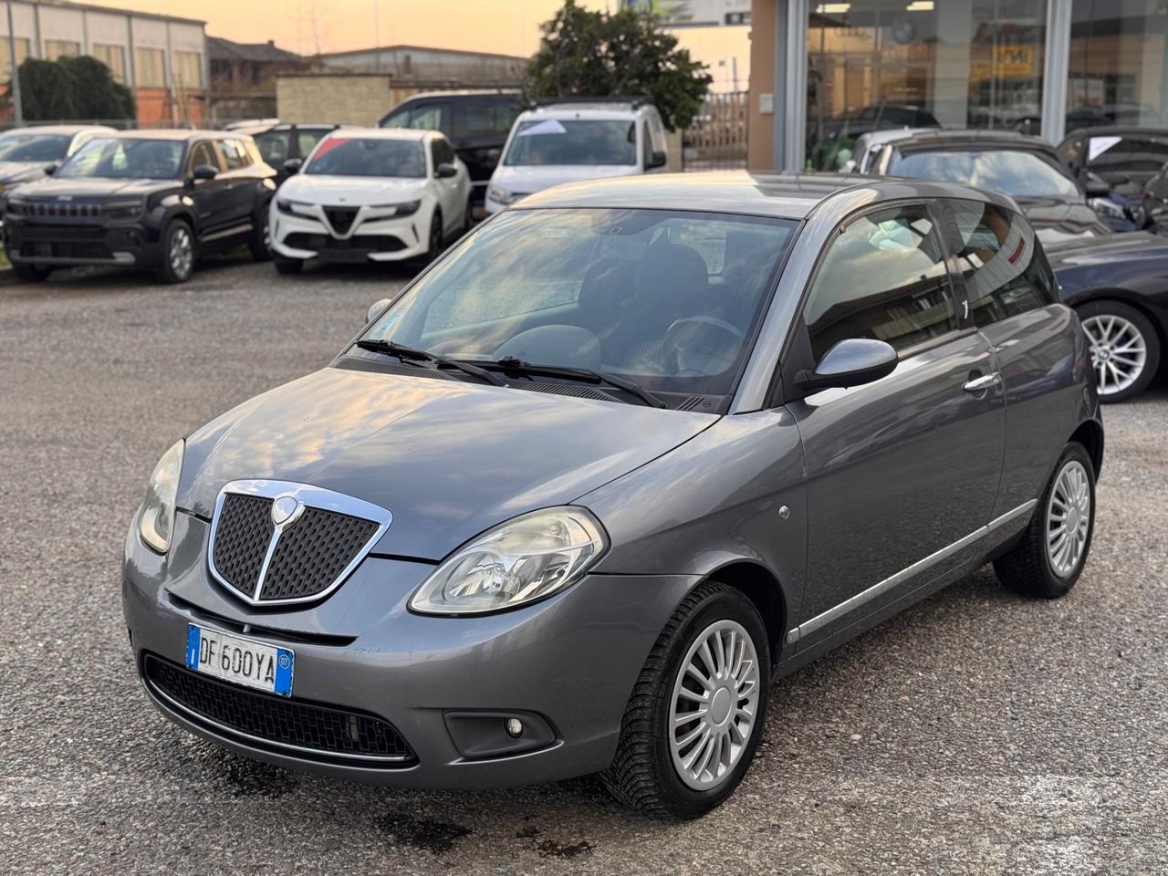 Lancia Ypsilon 1.3 MJT 75 CV Platino
