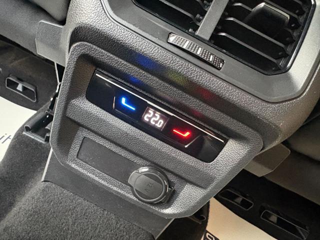 VOLKSWAGEN Tiguan 2.0 TDI 150 CV SCR DSG R-Line LUCI AMBIENTE