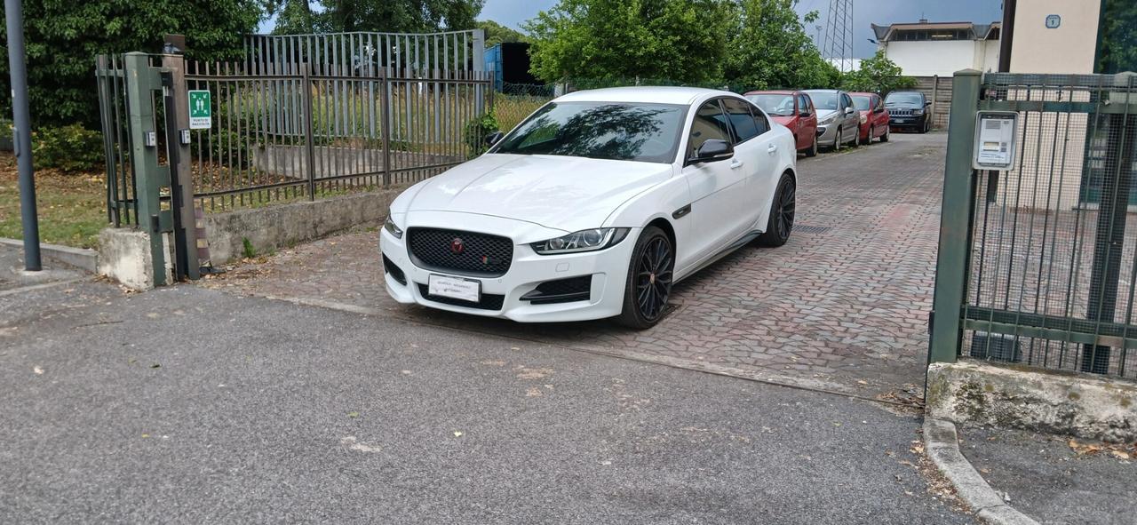 Jaguar XE 2.0 D 180 cv automatica look sportivo