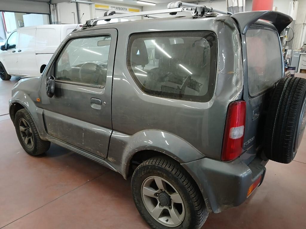 Suzuki Jimny 1.3i 16V 4x4 incidentata