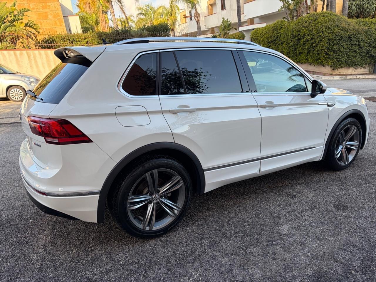 Volkswagen Tiguan 1.6 TDI R-Line strafull !!!