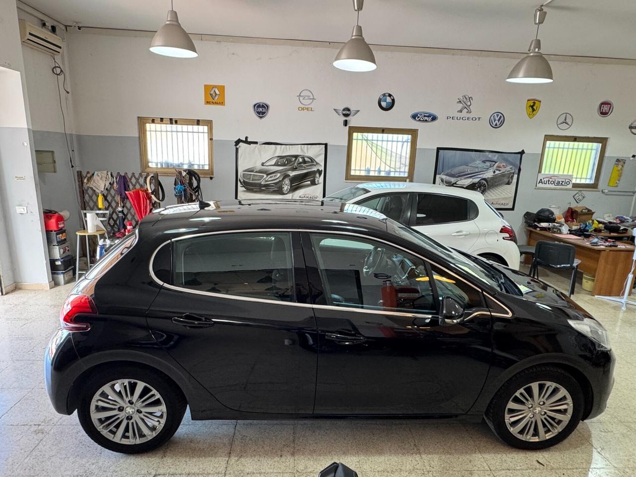 Peugeot 208 PureTech GPL 82 cv Allure NAVIGATORE-R