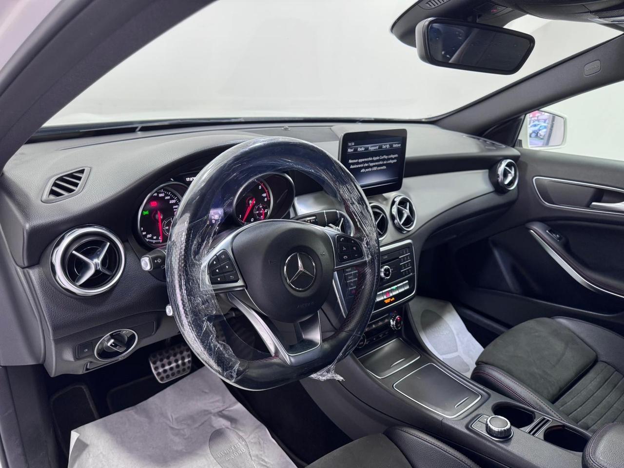 Mercedes-benz GLA 220 d Automatic -PREMIUM AMG-GARANTITA-2017