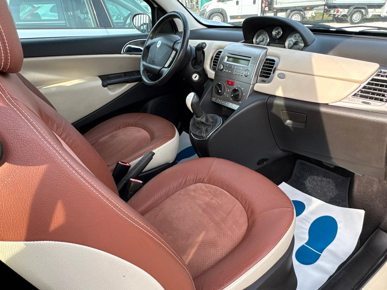 Lancia Ypsilon 1.3 MJT 90 CV Platino