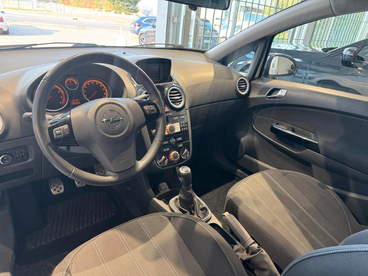 Opel Corsa 1.2 3 porte b-color