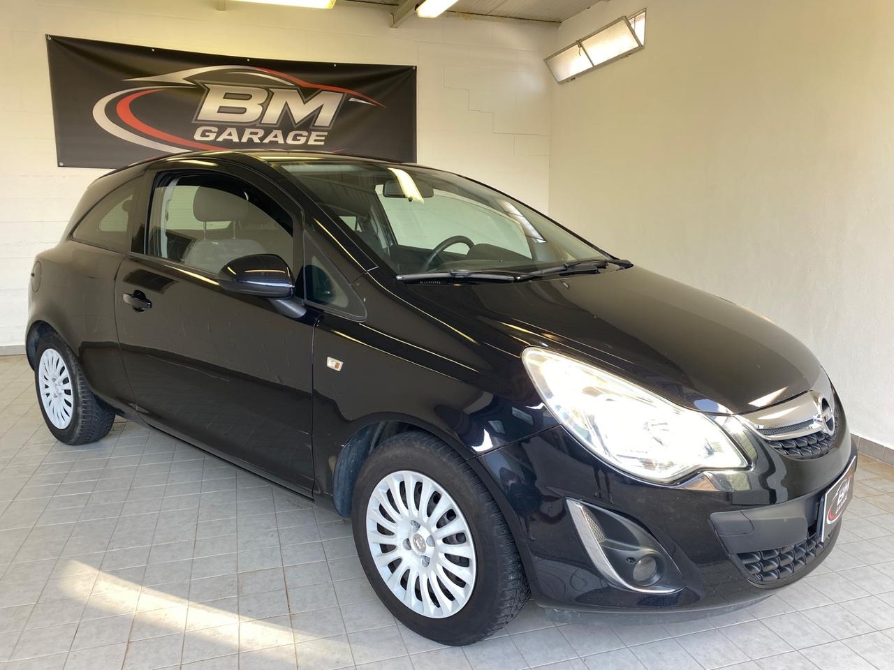 Opel Corsa 1.2 3 porte b-color