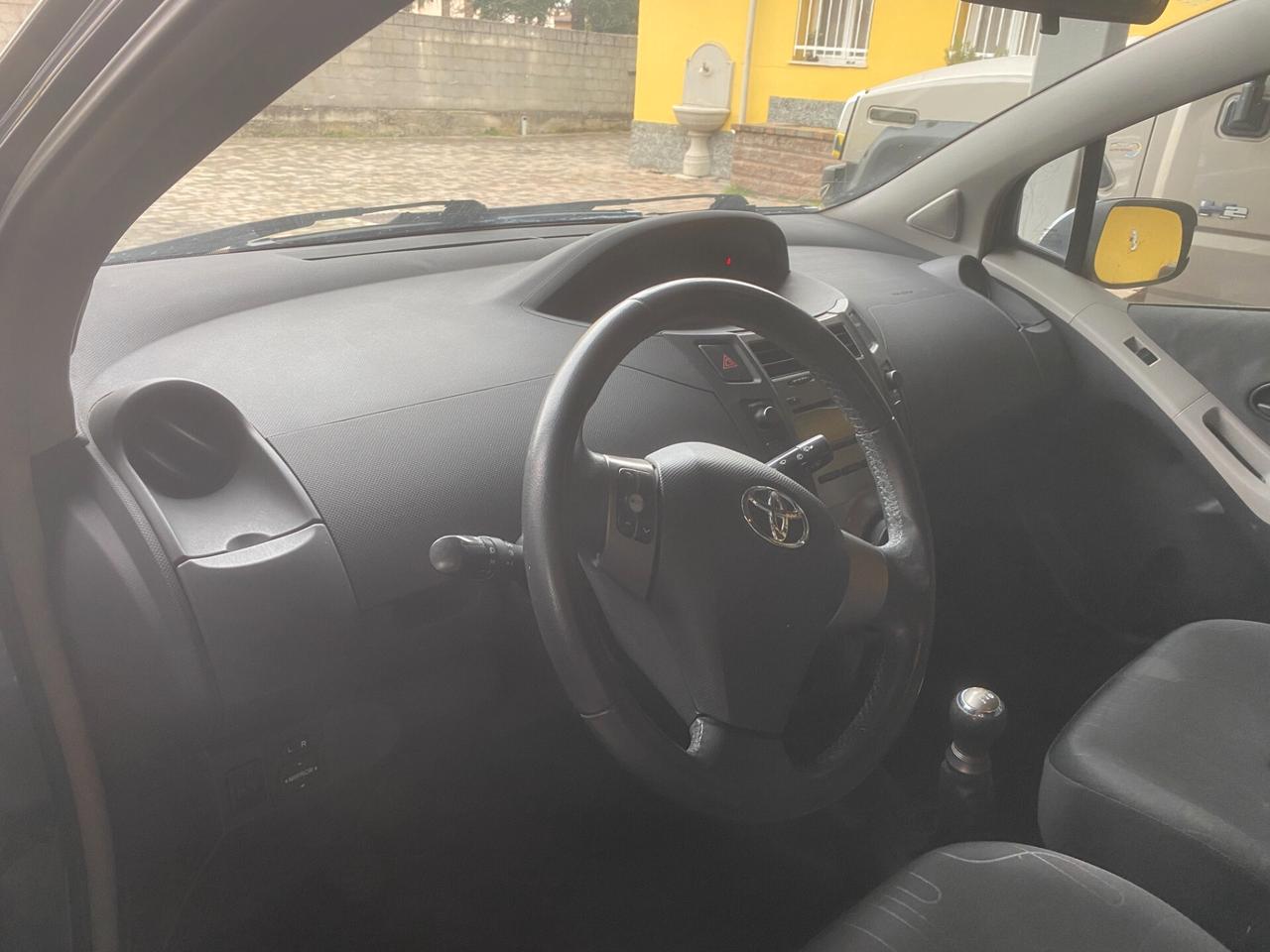 Toyota Yaris 1.0 5 porte Now benzina NEOPATENTATI