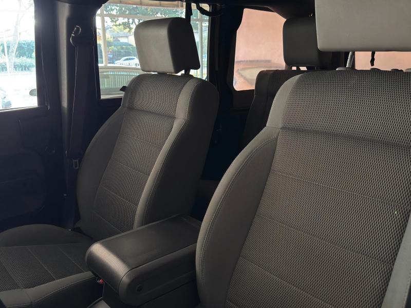 Jeep Wrangler Unlimited 3.8L Sahara auto