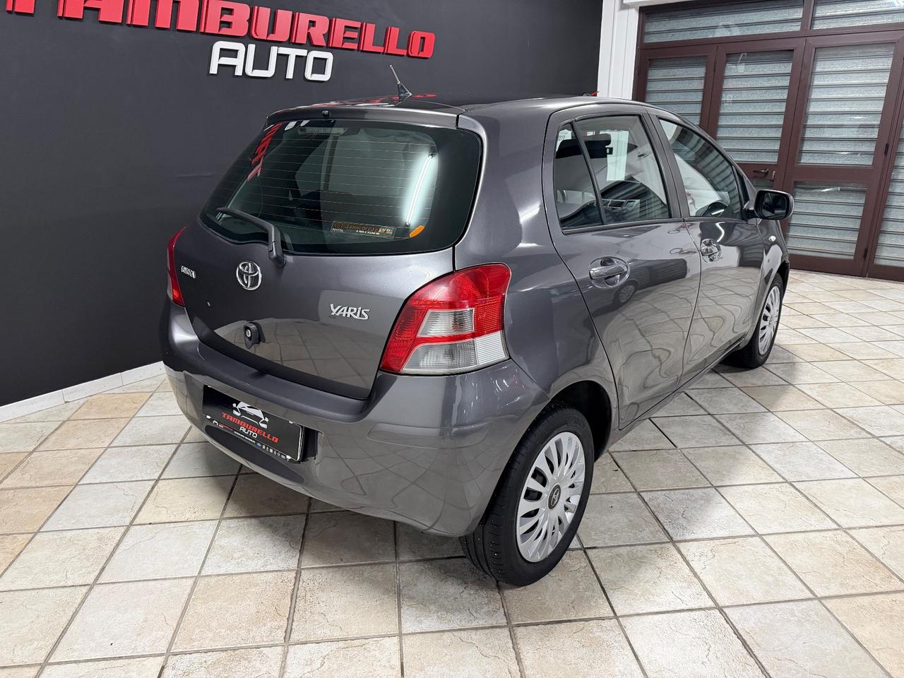 TOYOTA Yaris 1.0i (69) 5p. Sol 2010