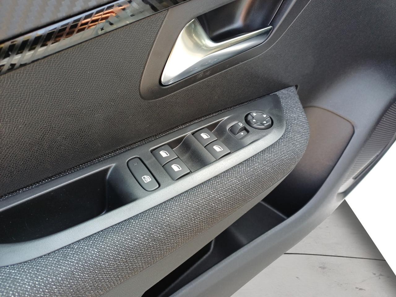 PEUGEOT e-208 STYLE - Motore Elettrico 136cv (100kW)