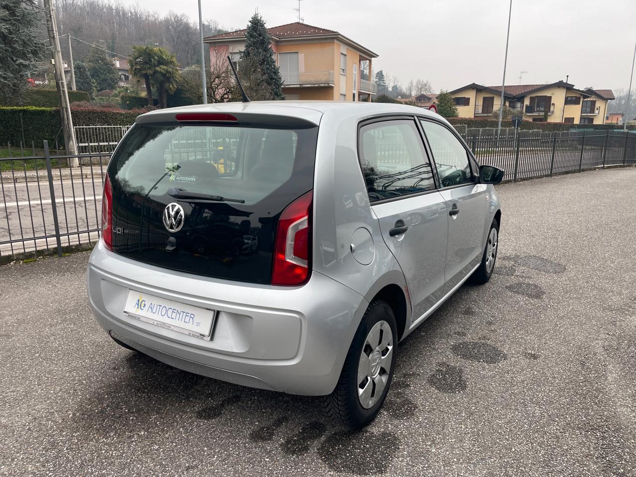 Volkswagen up! 1.0 5p. take 24.000 Km !!