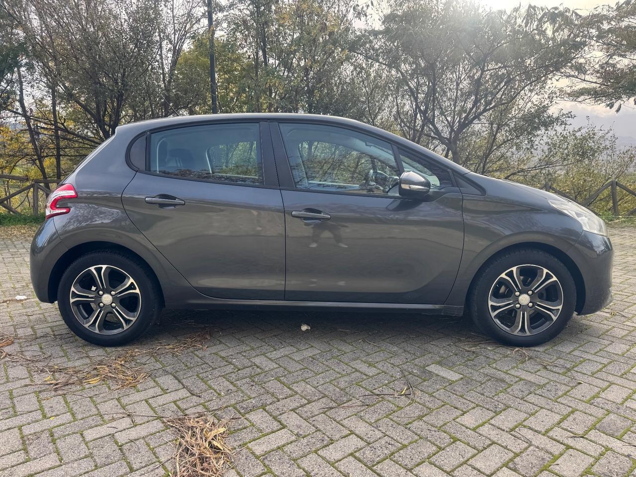 Peugeot 208 1.4 HDi 68Cv 2015