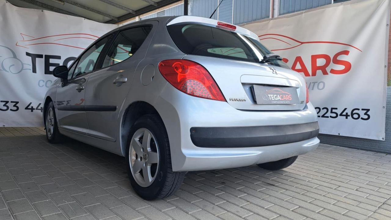 Peugeot 207 1.4 8V 75CV 5p. ONE Line